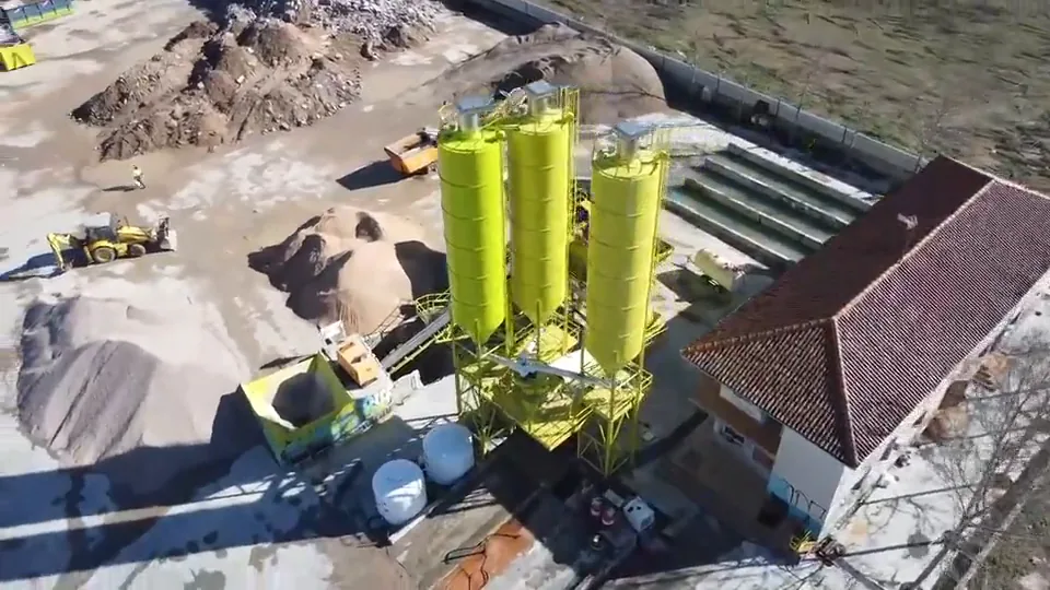 La oficina de la planta, junto a los silos
